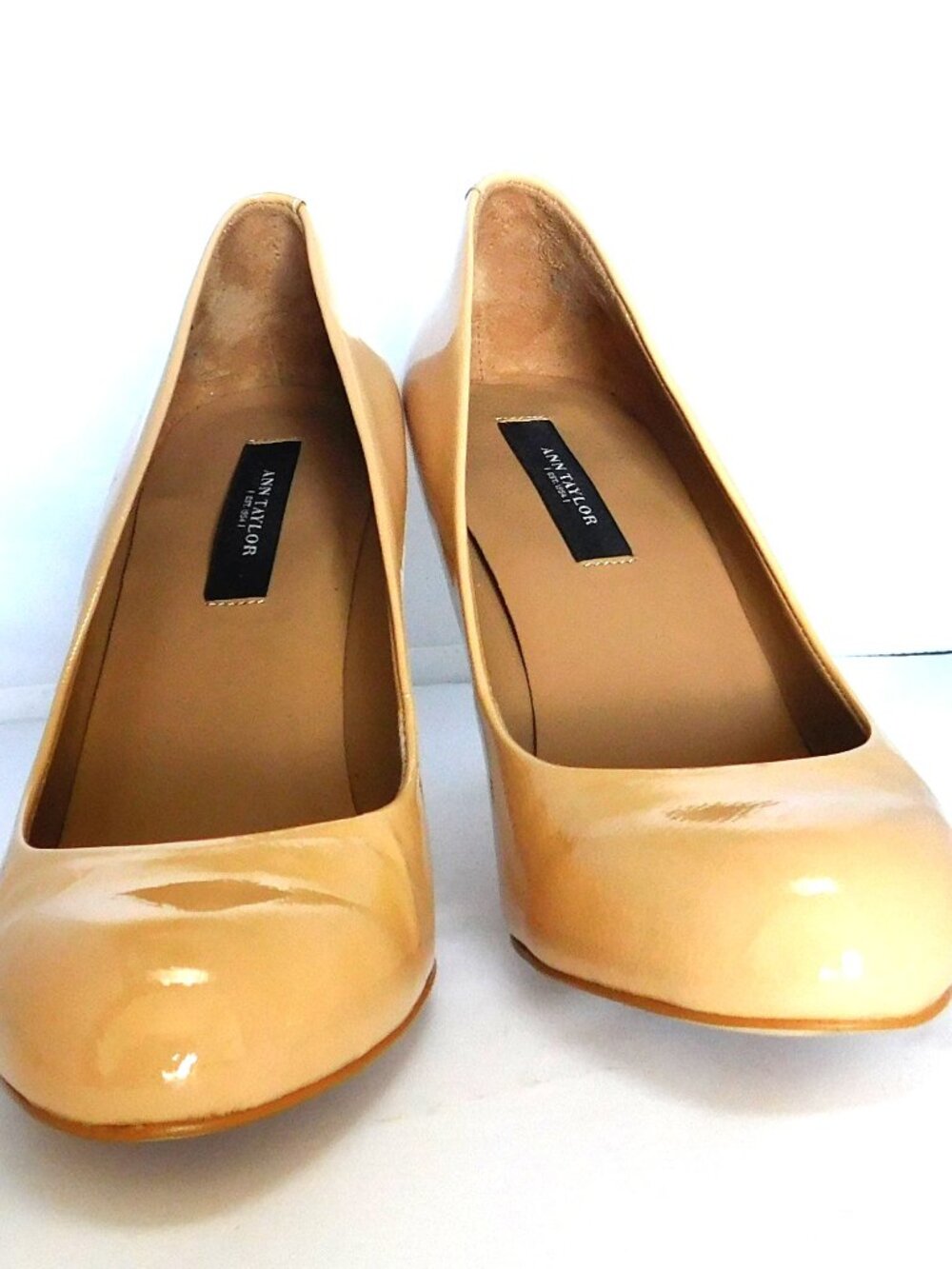 The Ann Taylor 6.5 M  Tan Nude Beige Patent Leather High  3 5/8"   Heel Pump